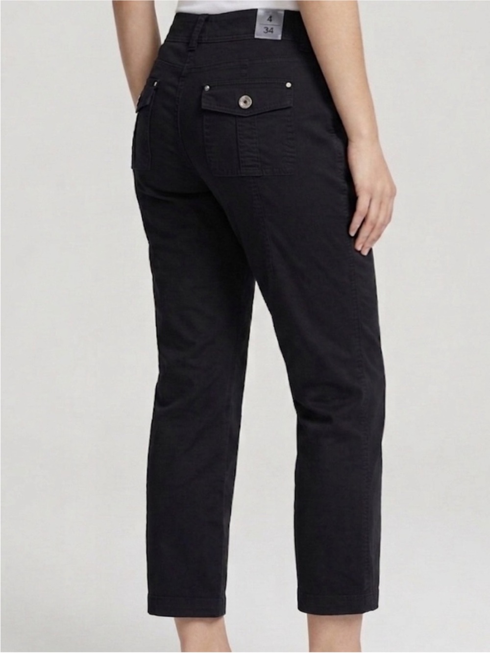 White House Black Market Size
4 Black Utility Crop Pants